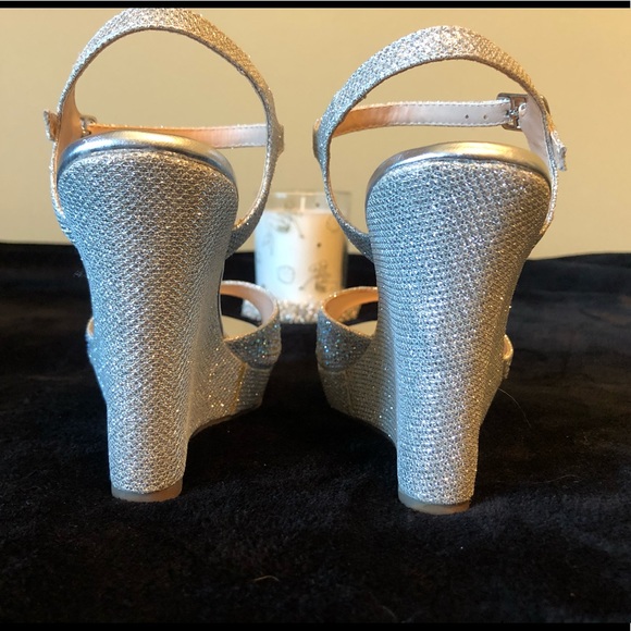 De Blossom Collection Rhinestone Wedges - Picture 3 of 8